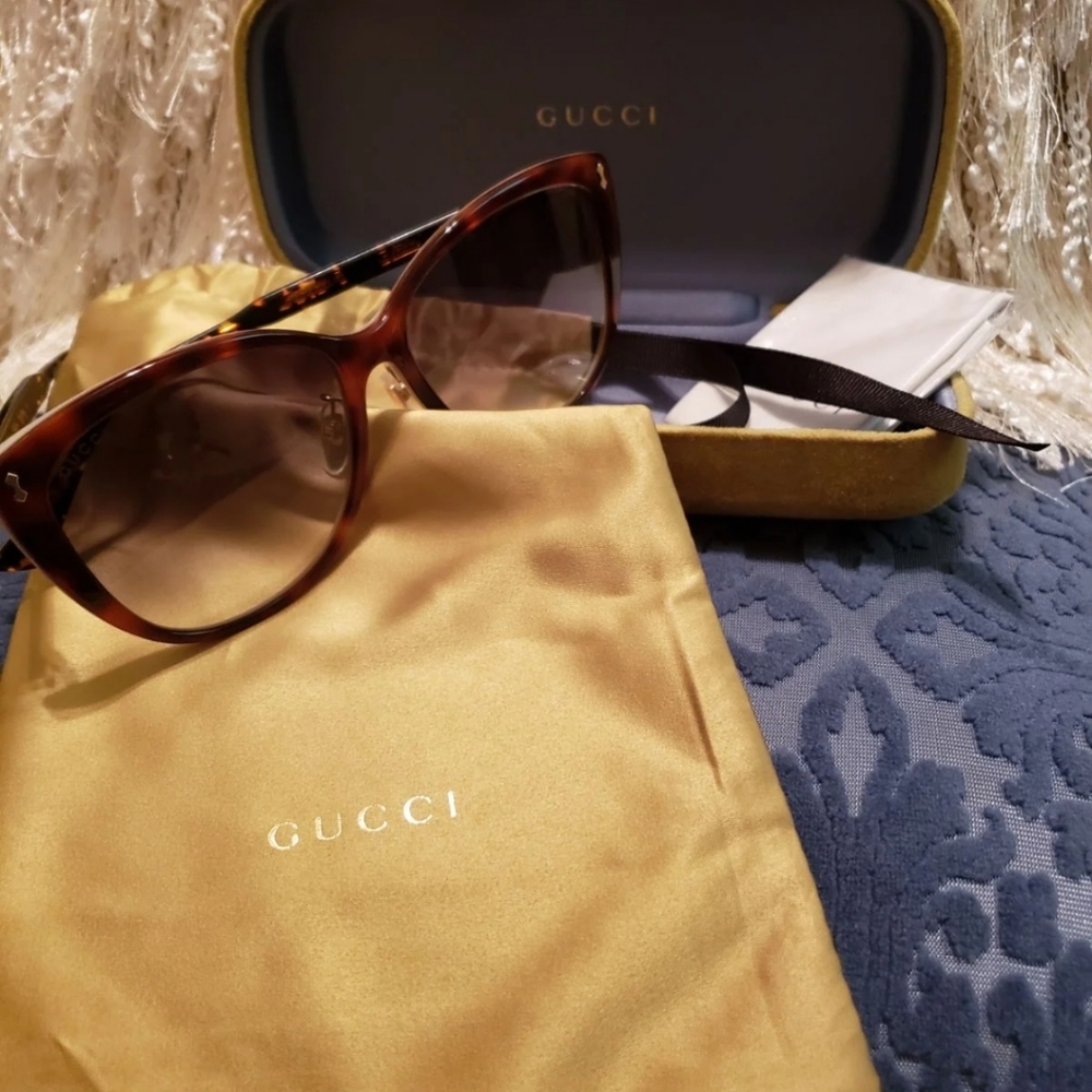 GUCCI SUNGLASSES
